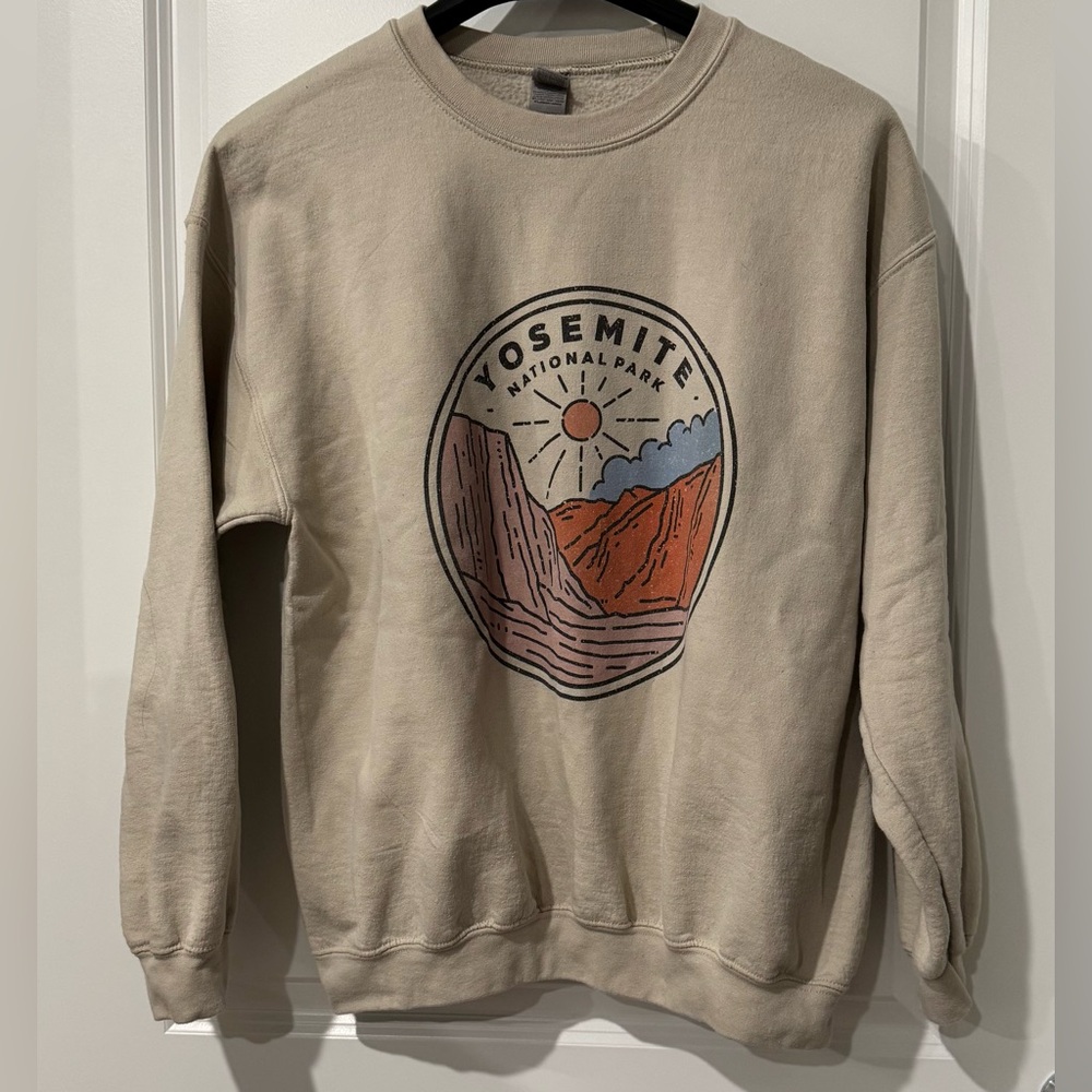 Yosemite National Park Graphic Crewneck